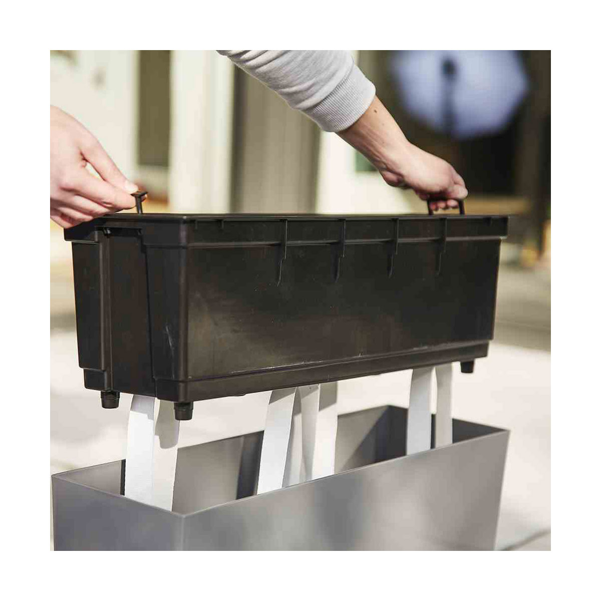 Siena Garden Pflanzgefäß Loire 56 x 19 x 36,5 cm graphit Rillenoptik Bild 3