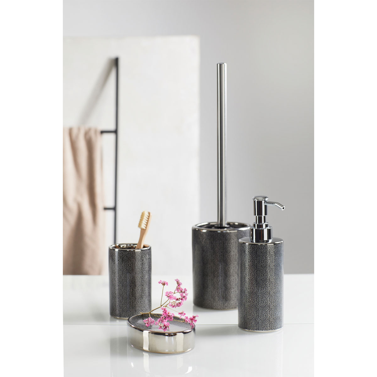 Wenko WC-Garnitur Nuria Silber/Anthrazit WC-Bürstenhalter aus hochwertiger  Keramik | 514447 | Toilettenbürstenhalter