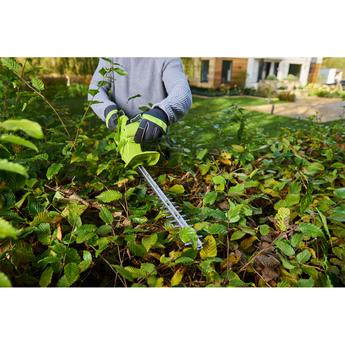 Ryobi  Akku-Heckenschere RY18HT40A-115 inkl Akku und Ladegerät Bild 2