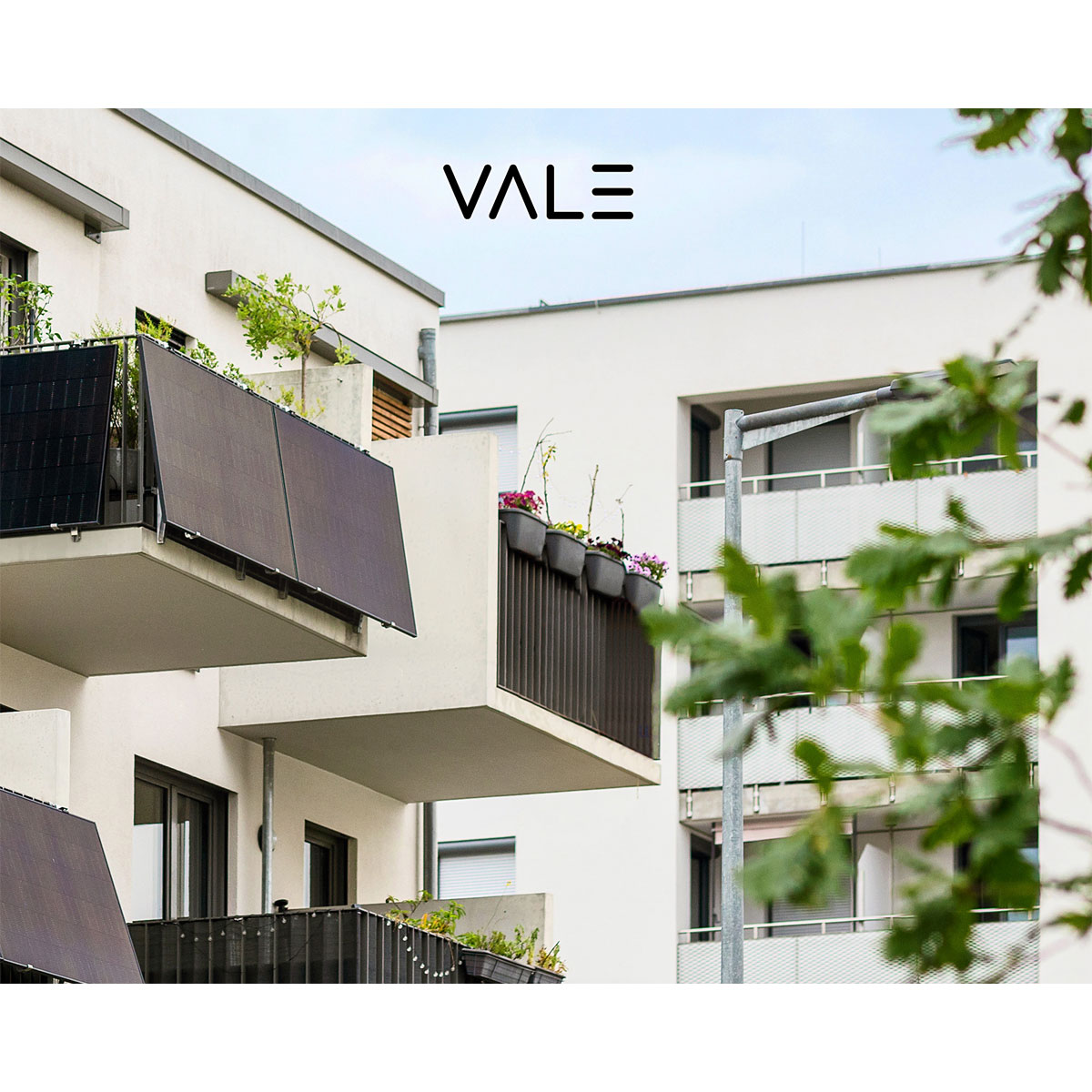 VALE Balkonkraftwerk 800 Watt Full Black mit Halterung - 830 Wp APsystems Wechselrichter Bild 5