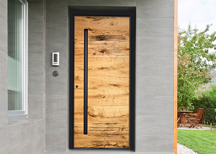 Helle Außentür von einem Haus 