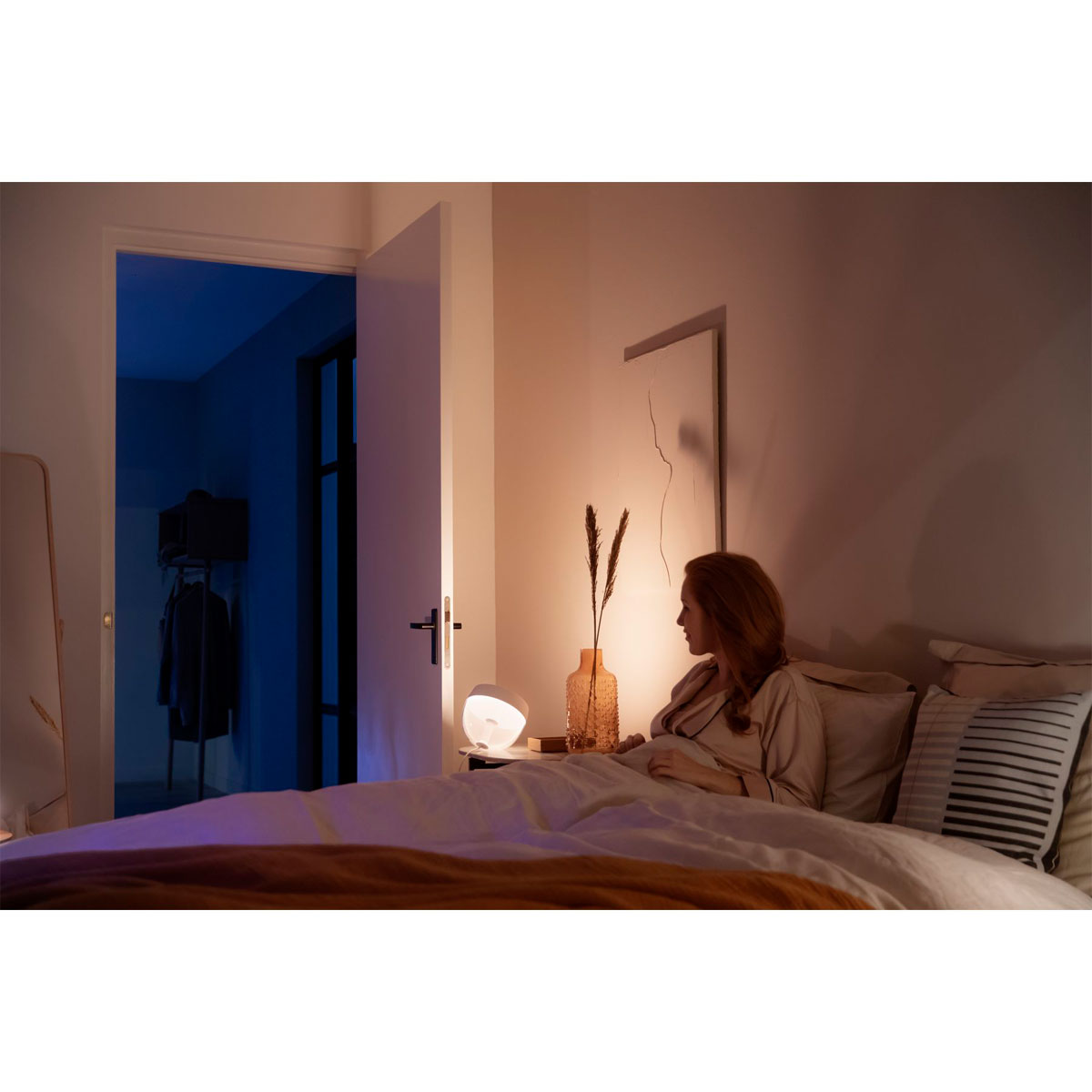 Philips Hue LED-Tischleuchte Iris transparent Bild 8