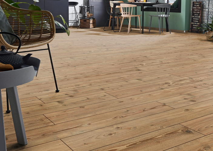 Heller Bodenbelag im Wohnbereich