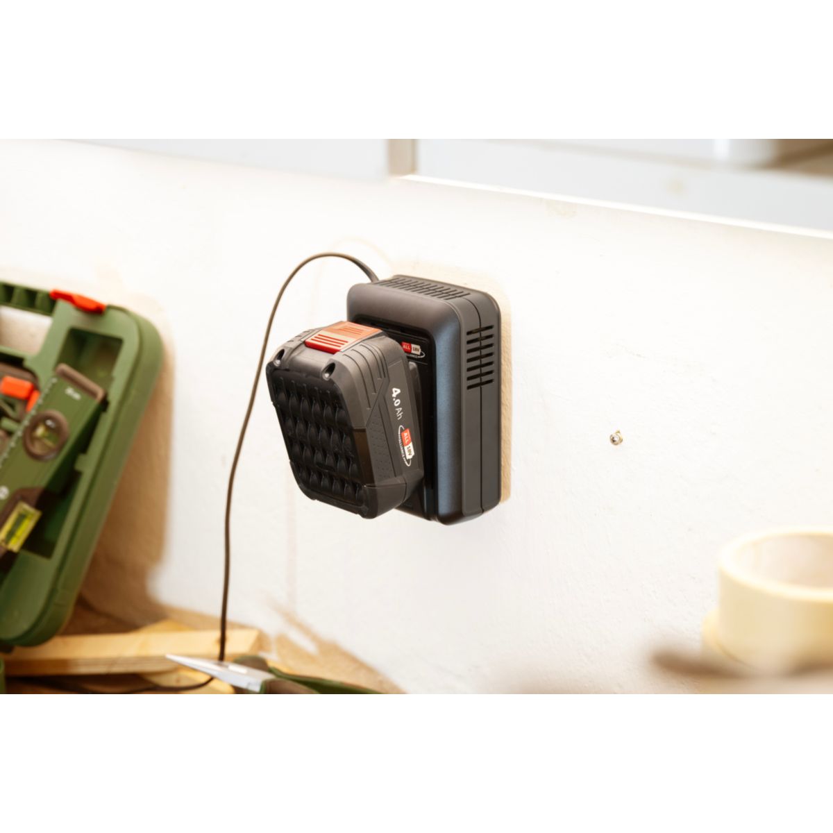 Bosch Akku Starter-Set 18V, 4,0 Ah Akku Ladegerät 18V-44 Bild 5