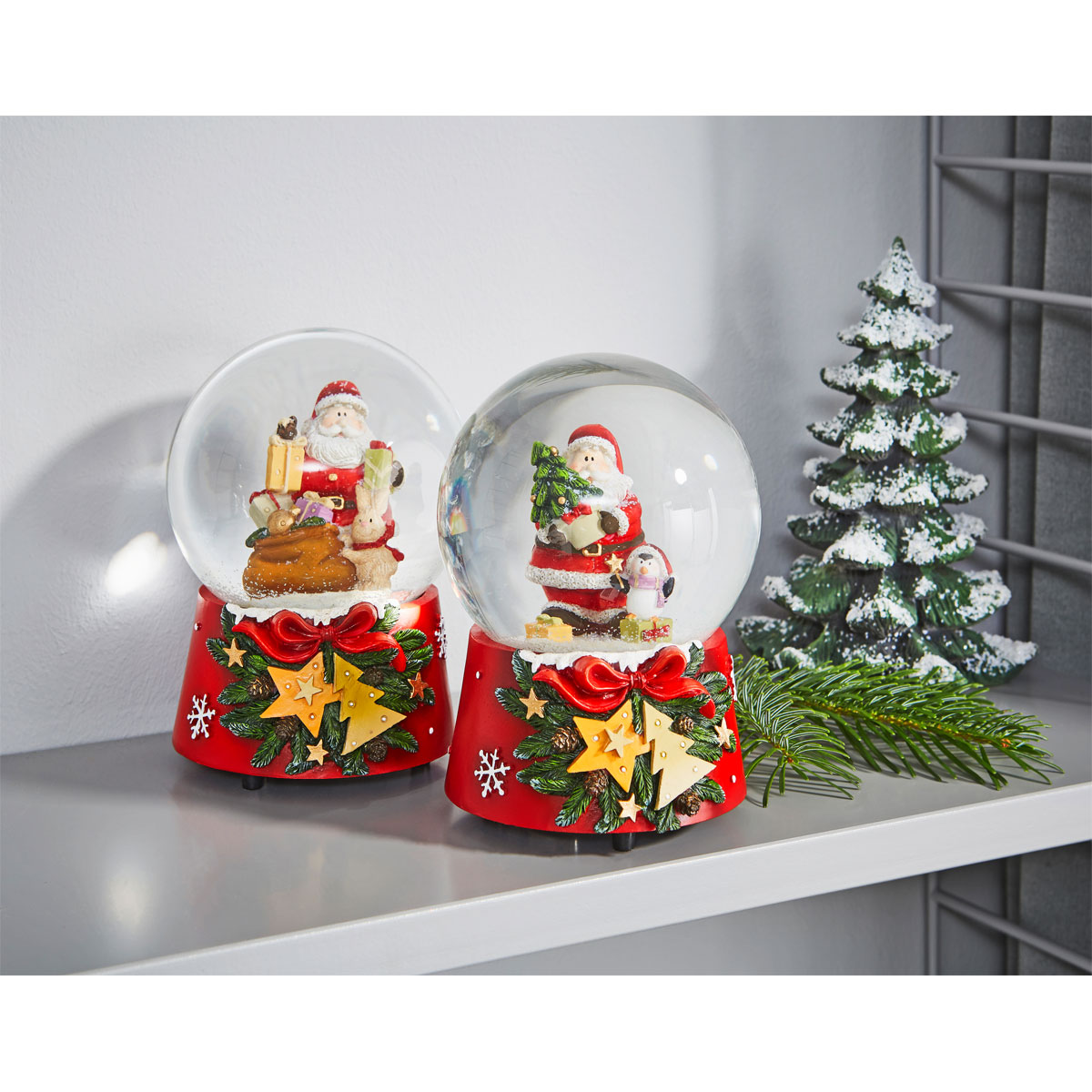 Spieluhr Schneekugel Santa sortiert Poly 14,5 cm Bild 2