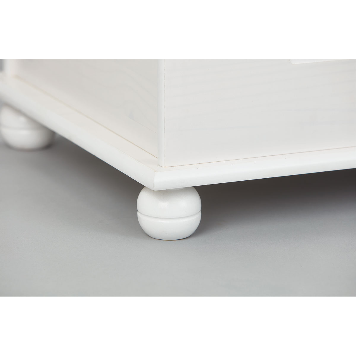 Inter Link Massivholztruhe „Emel“, weiß lackiert, 89x53x47 cm Bild 6