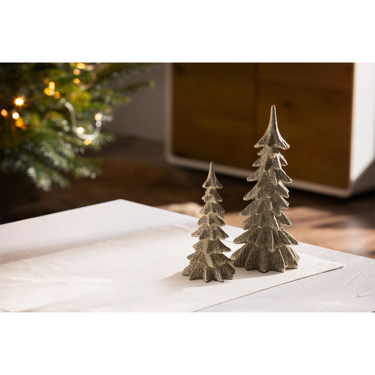 Tanne gold mit Glitzer Durchmesser 8,5 cm x Höhe 19,5 cm Polyresin Bild 2