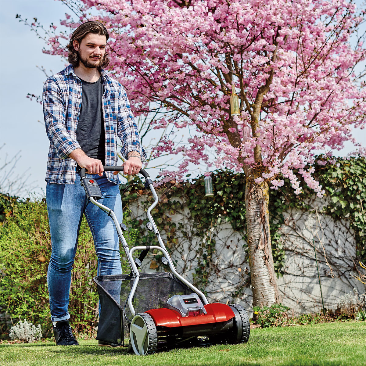 Hochwertige Rasenmäher im BayWa Bau und Gartenmarkt
