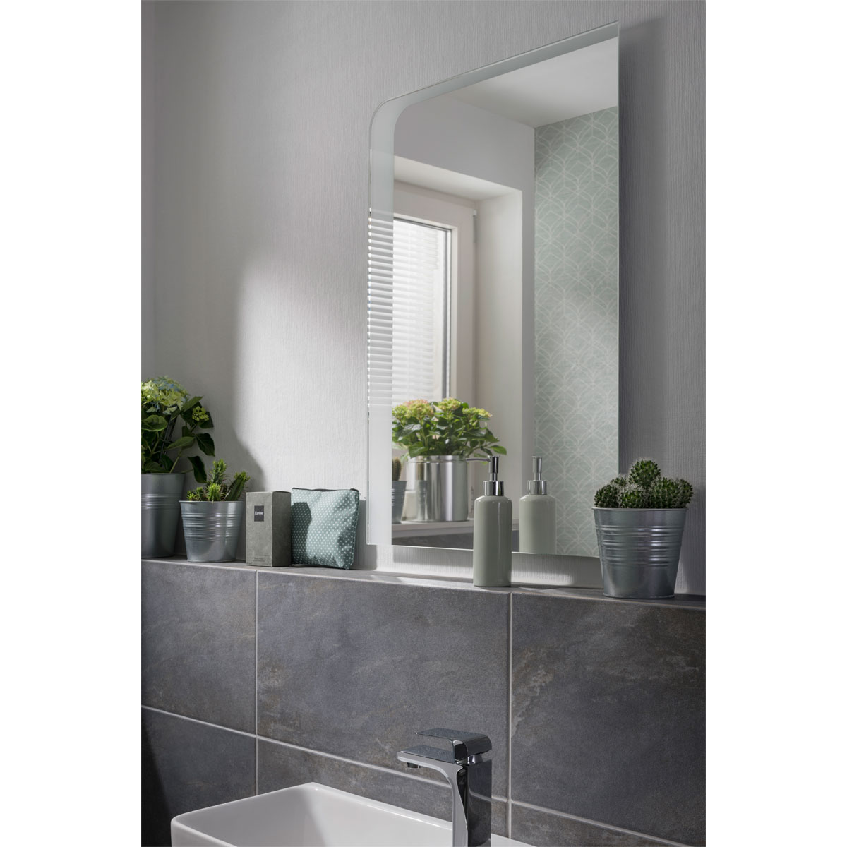 Fackelmann LED-Spiegel Milano 55 x 80 x 3 cm austauschbare LED-Bänder Bild 3