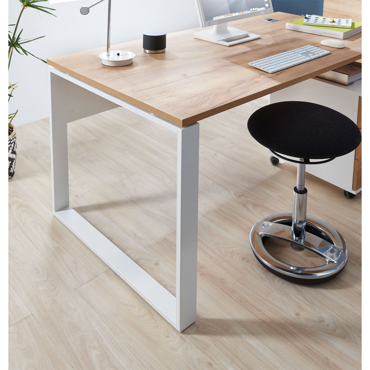Schreibtisch Lionel mit Metallkufen 158 x 75 x 79 cm weiß/Navarra-Eiche-Nachbildung Bild 4