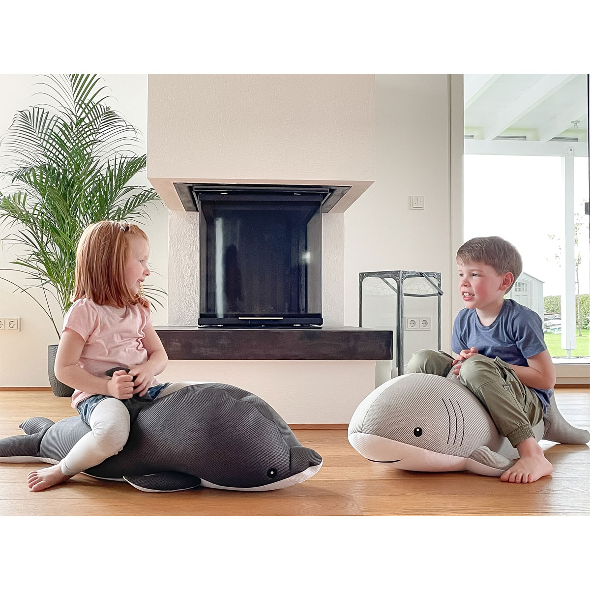 Westmann Sitzsack & Schwimmtier Delfin 102x40x36cm Dunkelgrau Bild 7