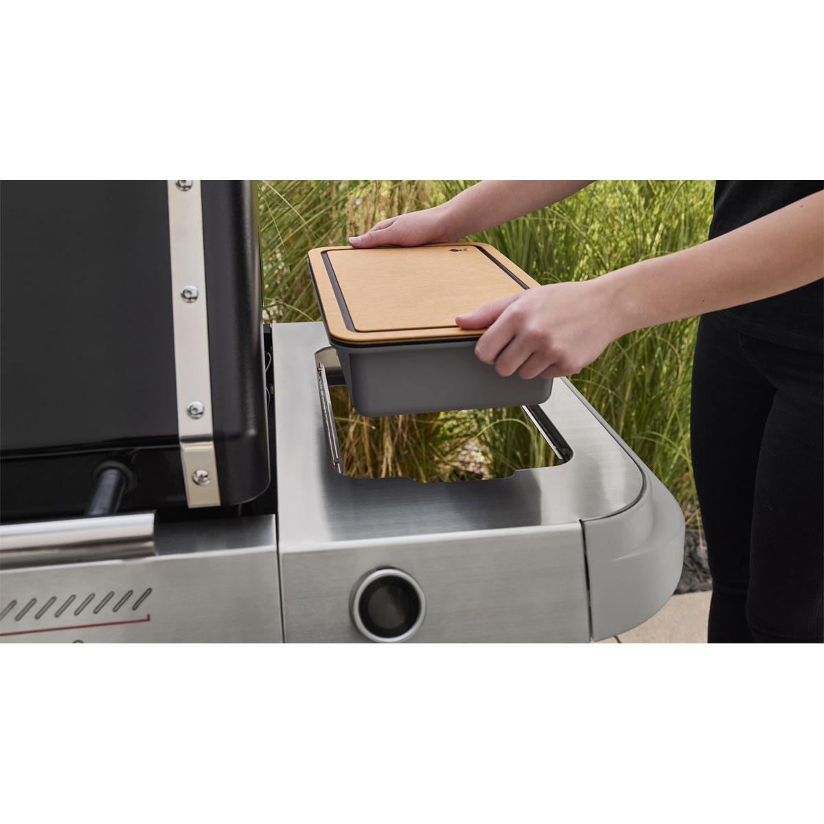 Weber  WORKS Box und Schneidebrett einsetzbar in Seitentisch Bild 9